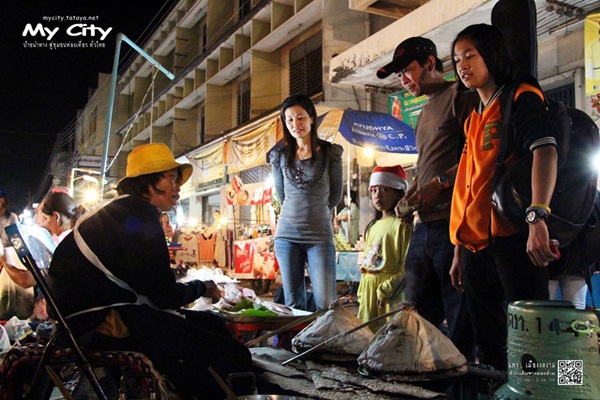 ถนนคนเดินเมืองแพร่ เสน่ห์เมืองเล็กที่หลายคนมองข้าม ถนนคนเดินเมืองแพร่ เสน่ห์เมืองเล็กที่หลายคนมองข้าม