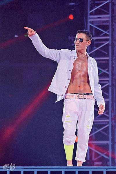 กู่ เทียนเล่อ นั่งแท่นดาราทำเงินมากที่สุดในฮ่องกง ปีเดียวทำได้พันล้าน กู่ เทียนเล่อ นั่งแท่นดาราทำเงินมากที่สุดในฮ่องกง ปีเดียวทำได้พันล้าน