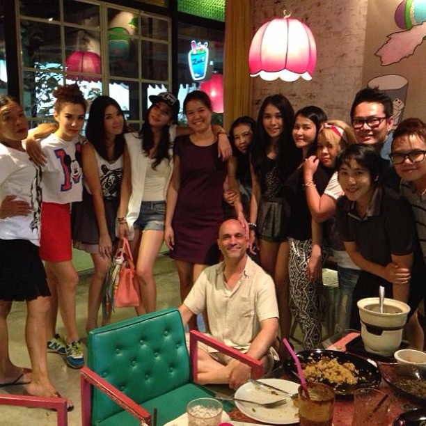 อั้ม แอมป์ รวมตัวกับแก๊งเพื่อน พร้อม เมย์ เฟื่องอารมย์