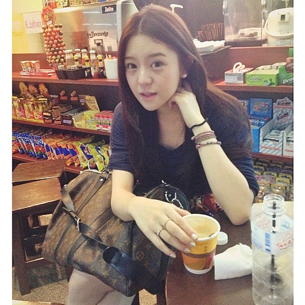 มายด์ ณภศศิ พยาบาลสาวตากลม จาก พรพรหมอลงเวง