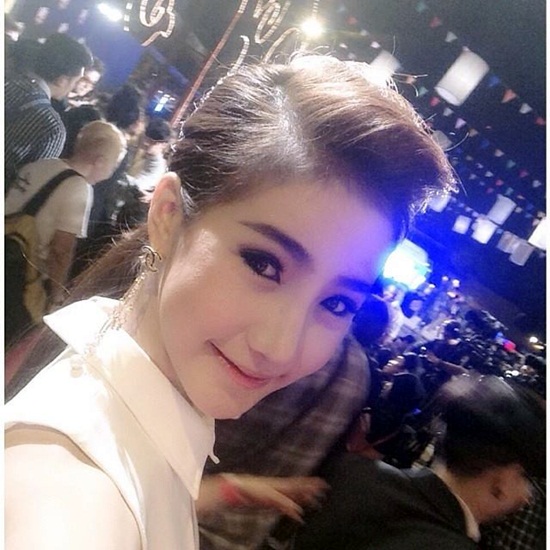 เทวี ฤาชนก มีแสง ประวัตินางเอกหนังสยอง ตีสาม คืนสาม 3D เทวี ฤาชนก มีแสง ประวัตินางเอกหนังสยอง ตีสาม คืนสาม 3D