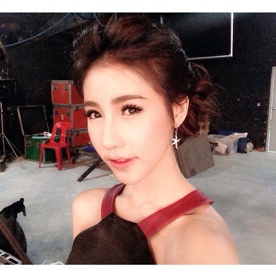 เทวี ฤาชนก มีแสง ประวัตินางเอกหนังสยอง ตีสาม คืนสาม 3D เทวี ฤาชนก มีแสง ประวัตินางเอกหนังสยอง ตีสาม คืนสาม 3D