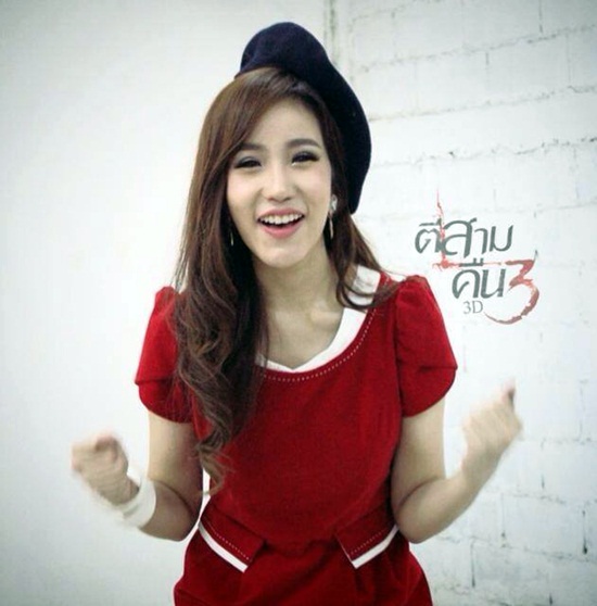 เทวี ฤาชนก มีแสง ประวัตินางเอกหนังสยอง ตีสาม คืนสาม 3D เทวี ฤาชนก มีแสง ประวัตินางเอกหนังสยอง ตีสาม คืนสาม 3D