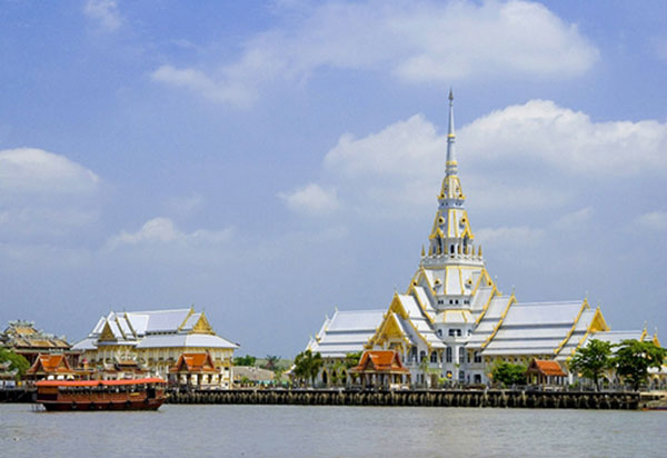 พาพ่อทัวร์ไหว้พระวัดดัง เสริมสิริมงคลรับวันพ่อ พาพ่อทัวร์ไหว้พระวัดดัง เสริมสิริมงคลรับวันพ่อ