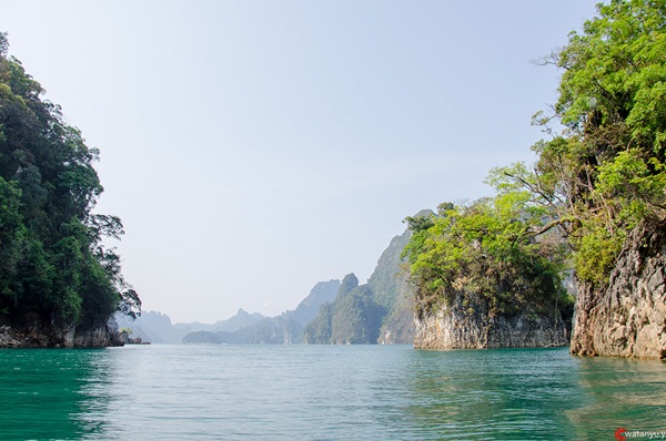 เยือนเขื่อนเชี่ยวหลานกุ้ยหลินเมืองไทย นอนชิล ๆ แพ 500 ไร่ เยือนเขื่อนเชี่ยวหลานกุ้ยหลินเมืองไทย นอนชิล ๆ แพ 500 ไร่