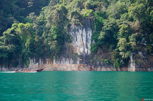 เยือนเขื่อนเชี่ยวหลานกุ้ยหลินเมืองไทย นอนชิล ๆ แพ 500 ไร่ เยือนเขื่อนเชี่ยวหลานกุ้ยหลินเมืองไทย นอนชิล ๆ แพ 500 ไร่