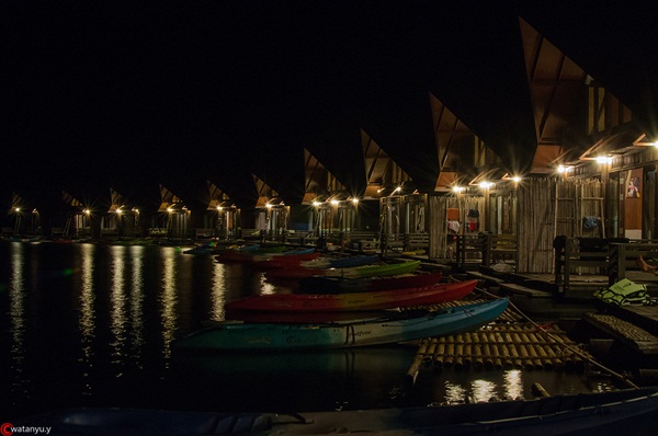 เยือนเขื่อนเชี่ยวหลานกุ้ยหลินเมืองไทย นอนชิล ๆ แพ 500 ไร่ เยือนเขื่อนเชี่ยวหลานกุ้ยหลินเมืองไทย นอนชิล ๆ แพ 500 ไร่
