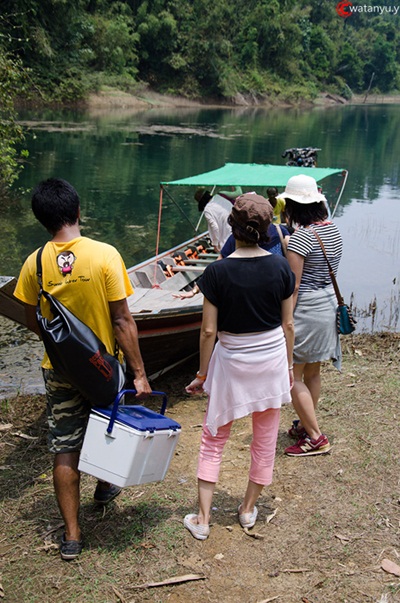เยือนเขื่อนเชี่ยวหลานกุ้ยหลินเมืองไทย นอนชิล ๆ แพ 500 ไร่ เยือนเขื่อนเชี่ยวหลานกุ้ยหลินเมืองไทย นอนชิล ๆ แพ 500 ไร่