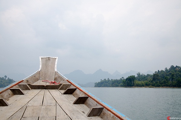เยือนเขื่อนเชี่ยวหลานกุ้ยหลินเมืองไทย นอนชิล ๆ แพ 500 ไร่ เยือนเขื่อนเชี่ยวหลานกุ้ยหลินเมืองไทย นอนชิล ๆ แพ 500 ไร่