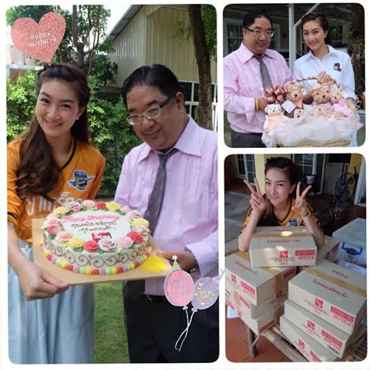 แพนเค้ก เขมนิจ ฉลองอายุครบ 26 ปี พ่อแม่พี่น้องอวยพรเพียบ แพนเค้ก เขมนิจ ฉลองอายุครบ 26 ปี พ่อแม่พี่น้องอวยพรเพียบ