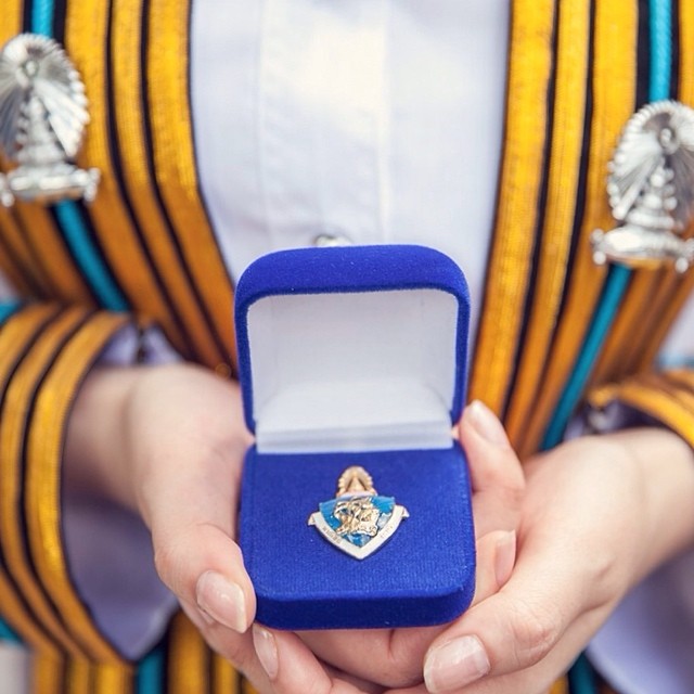 ฟาง FFK ปลื้ม เรียนจบแล้ว คว้าเกียรตินิยมบัญชี จุฬาฯ ฟาง FFK ปลื้ม เรียนจบแล้ว คว้าเกียรตินิยมบัญชี จุฬาฯ