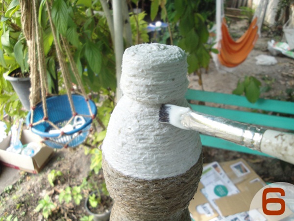 DIY ที่ลับเล็บแมวจากขวดพลาสติก ไอเดียนี้เหมียวปลื้ม DIY ที่ลับเล็บแมวจากขวดพลาสติก ไอเดียนี้เหมียวปลื้ม