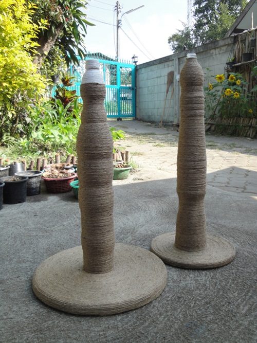 DIY ที่ลับเล็บแมวจากขวดพลาสติก ไอเดียนี้เหมียวปลื้ม DIY ที่ลับเล็บแมวจากขวดพลาสติก ไอเดียนี้เหมียวปลื้ม