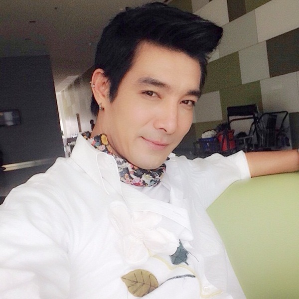 โอ๊ต วรวุฒิ ประวัตินักแสดงเจ้าบทบาท ในบท เจ๊โรส มาลีเริงระบำ โอ๊ต วรวุฒิ ประวัตินักแสดงเจ้าบทบาท ในบท เจ๊โรส มาลีเริงระบำ