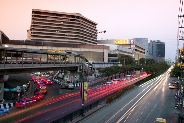 แยกลาดพร้าวที่ดินพุ่ง บ้านและคอนโดแพงกว่าเดิม 50% แยกลาดพร้าวที่ดินพุ่ง บ้านและคอนโดแพงกว่าเดิม 50%