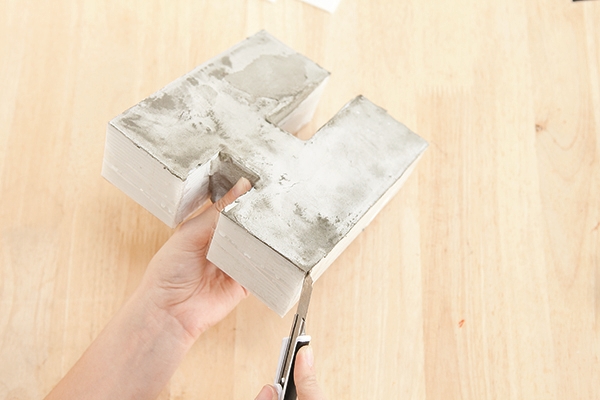 ฟอนต์ตัวอักษรแต่งบ้านสไตล์ลอฟท์ DIY ง่าย ๆ จากปูนซีเมนต์ ฟอนต์ตัวอักษรแต่งบ้านสไตล์ลอฟท์ DIY ง่าย ๆ จากปูนซีเมนต์