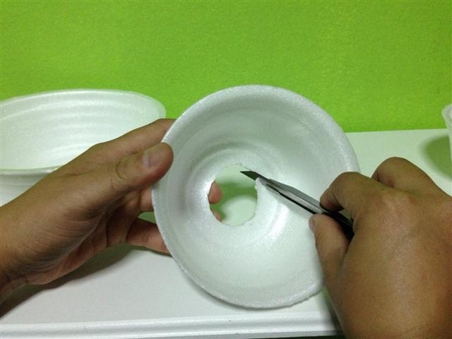 DIY คอลลาร์แมว ปลอกคอกันเลียแบบบ้าน ๆ จากถ้วยโฟม DIY คอลลาร์แมว ปลอกคอกันเลียแบบบ้าน ๆ จากถ้วยโฟม