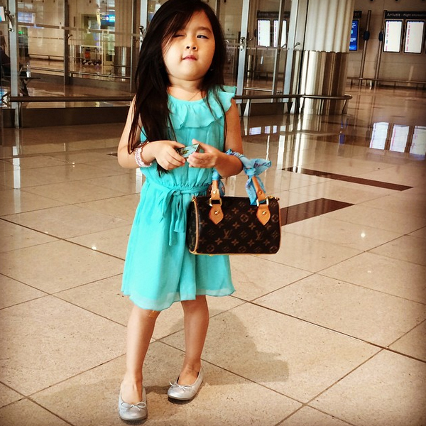 เผยโฉมซุปตาร์น้อยวัย 5 ขวบ แฟนคลับนับล้านจนมีชีวิตสุดหรู เผยโฉมซุปตาร์น้อยวัย 5 ขวบ แฟนคลับนับล้านจนมีชีวิตสุดหรู
