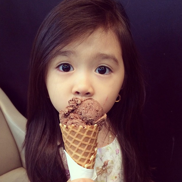 เผยโฉมซุปตาร์น้อยวัย 5 ขวบ แฟนคลับนับล้านจนมีชีวิตสุดหรู เผยโฉมซุปตาร์น้อยวัย 5 ขวบ แฟนคลับนับล้านจนมีชีวิตสุดหรู