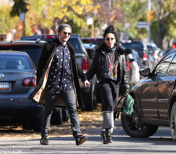 โรเบิร์ต แพตทินสัน ควงคู่หมั้นสาว FKA twigs ออกงานครั้งแรก โรเบิร์ต แพตทินสัน ควงคู่หมั้นสาว FKA twigs ออกงานครั้งแรก