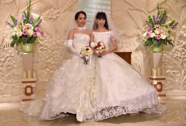 ดาราสาวญี่ปุ่นวิวาห์คู่เลสเบี้ยน จี้ไฟเขียวแต่งงานรักร่วมเพศ ดาราสาวญี่ปุ่นวิวาห์คู่เลสเบี้ยน จี้ไฟเขียวแต่งงานรักร่วมเพศ