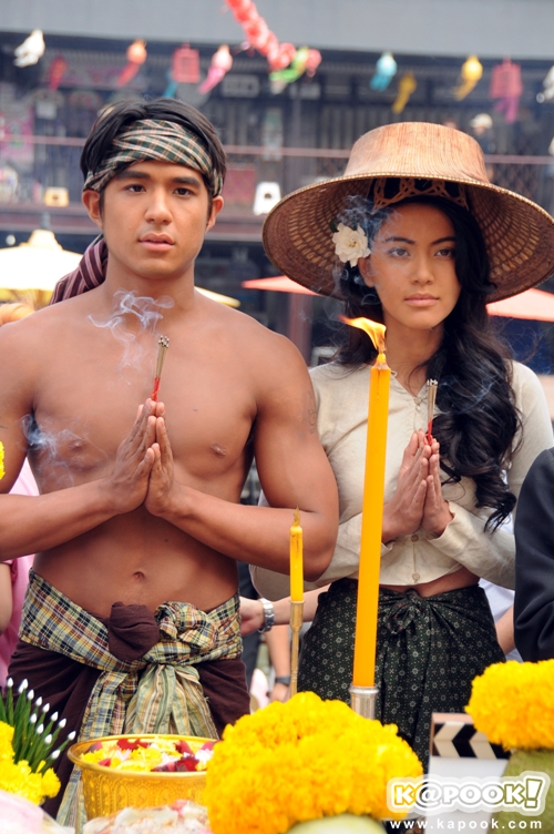 ใหม่ ดาวิกา นิว ชัยพล นำทีมบวงสรวงหนัง แผลเก่า กำกับโดยหม่อมน้อย ใหม่ ดาวิกา นิว ชัยพล นำทีมบวงสรวงหนัง แผลเก่า กำกับโดยหม่อมน้อย