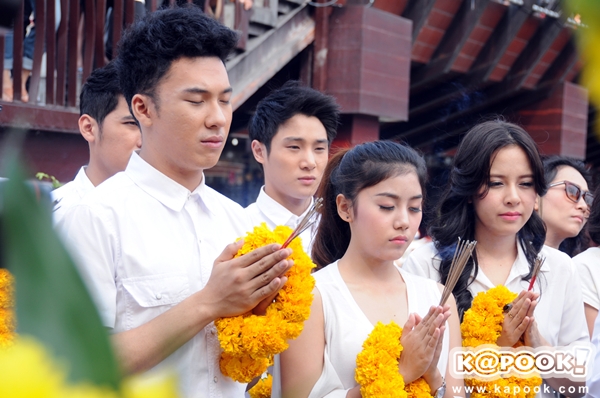 ใหม่ ดาวิกา นิว ชัยพล นำทีมบวงสรวงหนัง แผลเก่า กำกับโดยหม่อมน้อย ใหม่ ดาวิกา นิว ชัยพล นำทีมบวงสรวงหนัง แผลเก่า กำกับโดยหม่อมน้อย