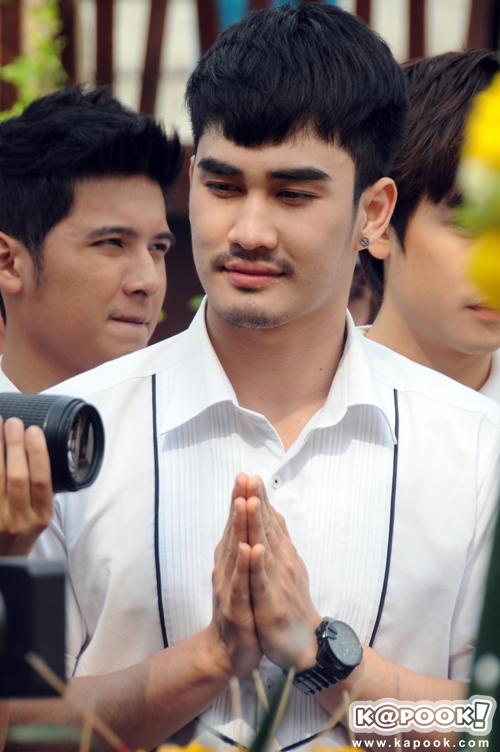 ใหม่ ดาวิกา นิว ชัยพล นำทีมบวงสรวงหนัง แผลเก่า กำกับโดยหม่อมน้อย ใหม่ ดาวิกา นิว ชัยพล นำทีมบวงสรวงหนัง แผลเก่า กำกับโดยหม่อมน้อย