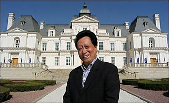 เหมือนเด๊ะ! จีนสร้างโรงแรมเลียนแบบปราสาทฝรั่งเศส
