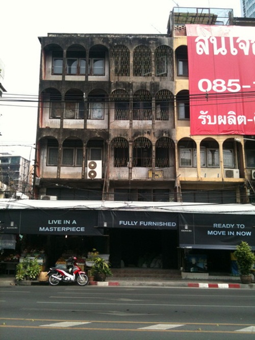 รีโนเวทอาคารพาณิชย์เก่า เป็นร้านอาหารกึ่งแกลลอรี่ รีโนเวทอาคารพาณิชย์เก่า เป็นร้านอาหารกึ่งแกลลอรี่