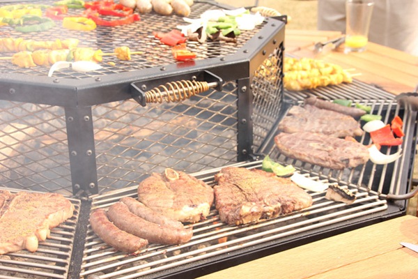 โต๊ะปิ้งย่างแปดเหลี่ยม อิ่มสะดวกทั้งครอบครัว โต๊ะปิ้งย่างแปดเหลี่ยม อิ่มสะดวกทั้งครอบครัว