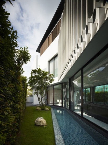 บ้านโมเดิร์น 2 ชั้น ดีไซน์แตกต่าง มีสระน้ำรอบบ้าน บ้านโมเดิร์น 2 ชั้น ดีไซน์แตกต่าง มีสระน้ำรอบบ้าน