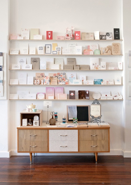 8 ไอเดียเก๋ไก๋ เปลี่ยนชั้นวางหนังสือ ให้ไม่ธรรมดา 8 ไอเดียเก๋ไก๋ เปลี่ยนชั้นวางหนังสือ ให้ไม่ธรรมดา