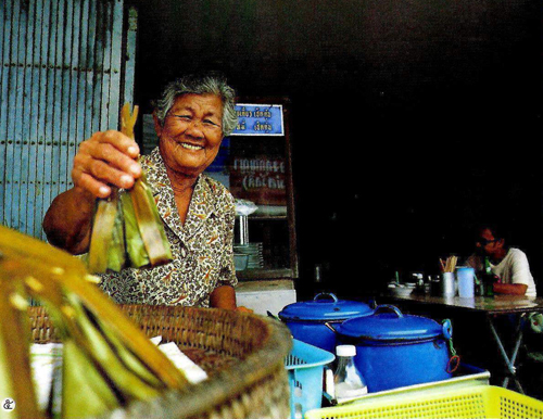 ใต้เงาฝนต่อหน้าทะเลและผู้คน ประจวบคีรีขันธ์ ใต้เงาฝนต่อหน้าทะเลและผู้คน ประจวบคีรีขันธ์