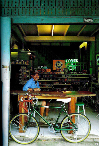 ใต้เงาฝนต่อหน้าทะเลและผู้คน ประจวบคีรีขันธ์ ใต้เงาฝนต่อหน้าทะเลและผู้คน ประจวบคีรีขันธ์