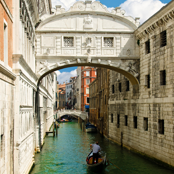 10 สะพานลอยฟ้าที่มีดีไซน์สุดครีเอท  10 สะพานลอยฟ้าที่มีดีไซน์สุดครีเอท