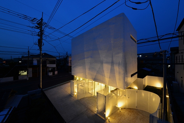 บ้านลายเมฆสีขาว พร้อมกระจกใสเพิ่งความโปร่งสบาย บ้านลายเมฆสีขาว พร้อมกระจกใสเพิ่งความโปร่งสบาย