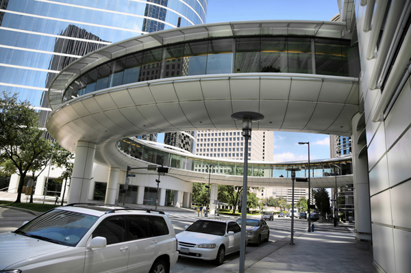 10 สะพานลอยฟ้าที่มีดีไซน์สุดครีเอท  10 สะพานลอยฟ้าที่มีดีไซน์สุดครีเอท