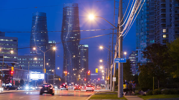 ตึกเกลียวคู่สูงเสียดฟ้า แห่งเมืองโตรอนโต