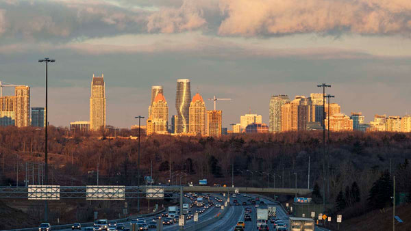 ตึกเกลียวคู่สูงเสียดฟ้า แห่งเมืองโตรอนโต