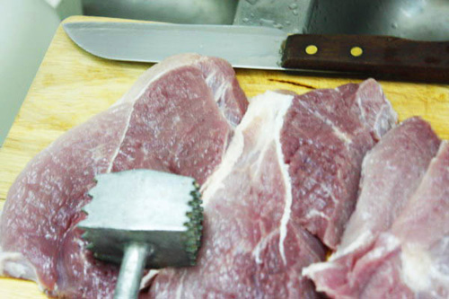 สเต็กหมูซอสเห็ดหอม สเต็กหมูซอสเห็ดหอม