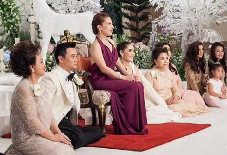 พระองค์ภา เสด็จฯ ร่วมเป็นเกียรติงานแต่งชมพู่ น็อต บ่าว-สาวปลื้มปีติ พระองค์ภา เสด็จฯ ร่วมเป็นเกียรติงานแต่งชมพู่ น็อต บ่าว-สาวปลื้มปีติ