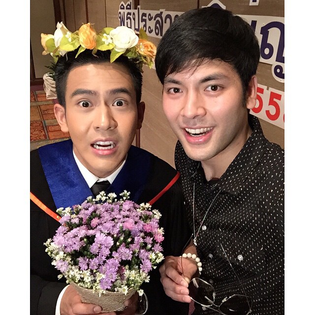เต้ย พงศกร รับปริญญา ม.กรุงเทพ ปราง วาววา บอม ร่วมยินดี เต้ย พงศกร รับปริญญา ม.กรุงเทพ ปราง วาววา บอม ร่วมยินดี