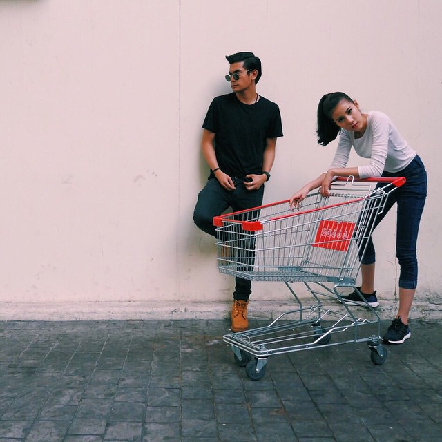 ฌอห์ณ เอสเธอร์ ฌอห์ณ เอสเธอร์