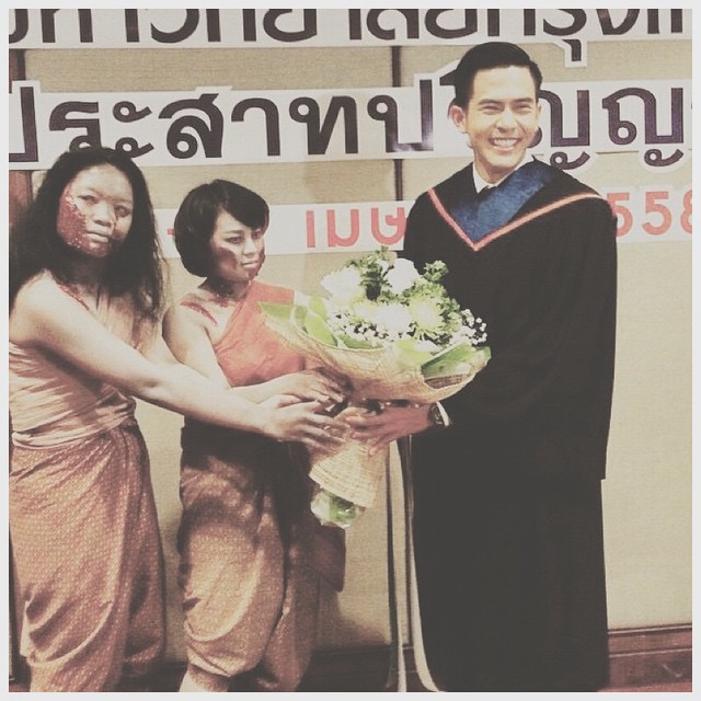 เต้ย พงศกร รับปริญญา ม.กรุงเทพ ปราง วาววา บอม ร่วมยินดี เต้ย พงศกร รับปริญญา ม.กรุงเทพ ปราง วาววา บอม ร่วมยินดี