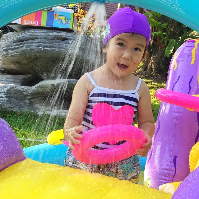 น้องเวลา ลูกสาวคุณแม่ พลอย จินดาโชติ ยิ่งโตยิ่งน่ารัก น้องเวลา ลูกสาวคุณแม่ พลอย จินดาโชติ ยิ่งโตยิ่งน่ารัก