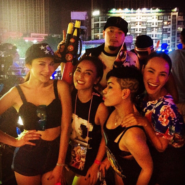 รวมภาพดารา แฮปปี้ดี๊ด๊าเล่นน้ำวันสงกรานต์ สาดน้ำกันสนุกเว่อร์ รวมภาพดารา แฮปปี้ดี๊ด๊าเล่นน้ำวันสงกรานต์ สาดน้ำกันสนุกเว่อร์