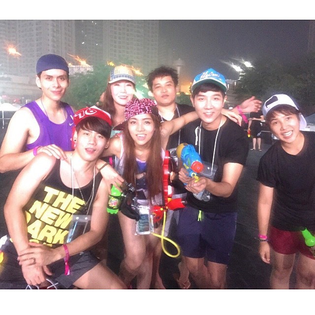 รวมภาพดารา แฮปปี้ดี๊ด๊าเล่นน้ำวันสงกรานต์ สาดน้ำกันสนุกเว่อร์ รวมภาพดารา แฮปปี้ดี๊ด๊าเล่นน้ำวันสงกรานต์ สาดน้ำกันสนุกเว่อร์