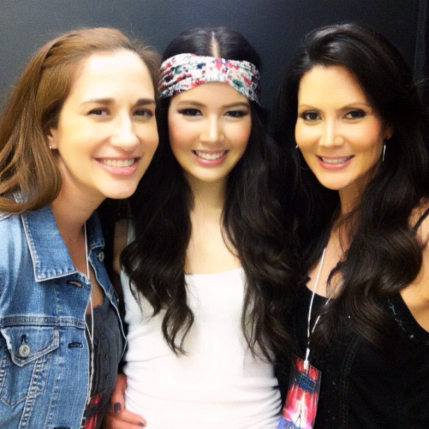 เจด้า และน้อง ๆ ในคอนเสิร์ตครบรอบ 20 ปี เจ เจตริน วรรธนะสิน เจด้า และน้อง ๆ ในคอนเสิร์ตครบรอบ 20 ปี เจ เจตริน วรรธนะสิน