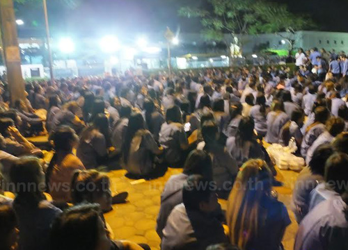 พนักงานฮิตาชิ ปราจีนฯ นับพัน ปิดโรงงานประท้วงขอโบนัส พนักงานฮิตาชิ ปราจีนฯ นับพัน ปิดโรงงานประท้วงขอโบนัส